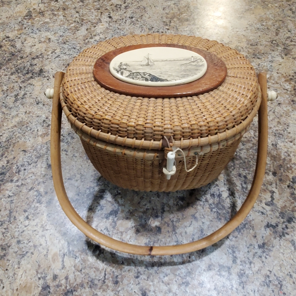 Barlow Basket with Scrimshaw